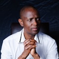 Portrait de Michel Yapi, président d'association cliente